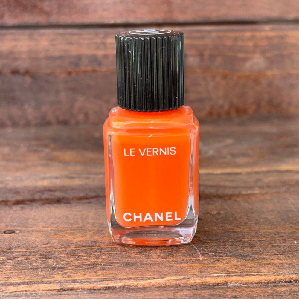 Chanel Le Vernis Nail Polish in Cruise 745 Orange